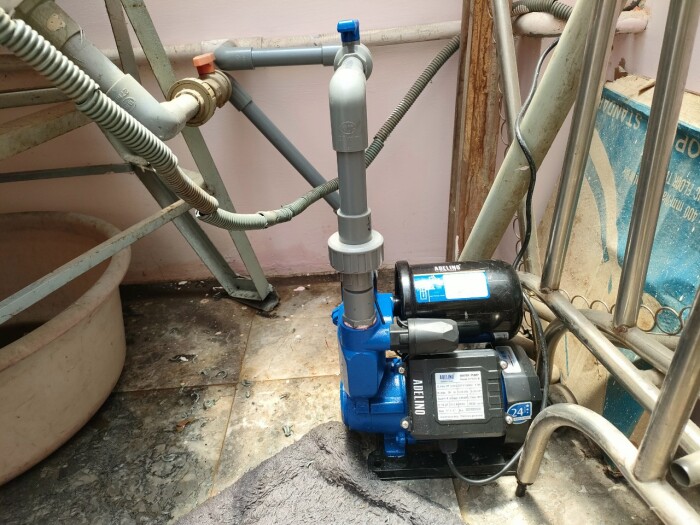 Lắp máy nước nóng năng lượng mặt trời Và Bơm tăng áp 250w