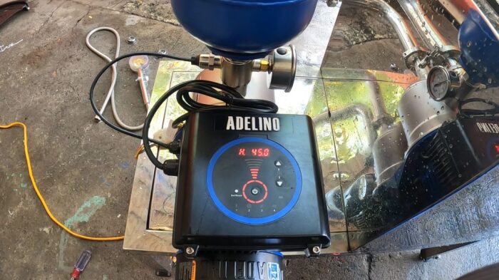 Máy bơm tăng áp biến tần Adelino 750W – HS404E 0.75KW