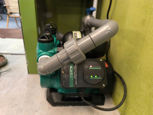 Máy bơm tăng áp điện tử MBY -125W Bơm tăng áp thông minh