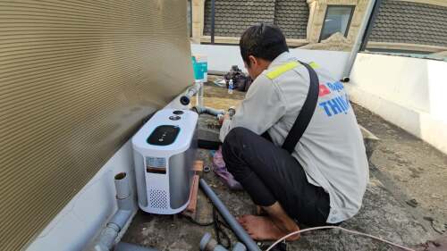 Lắp đặt máy bơm tăng áp nhập khẩu Vận hành cực êm và tiết kiệm điện với công suất 700W